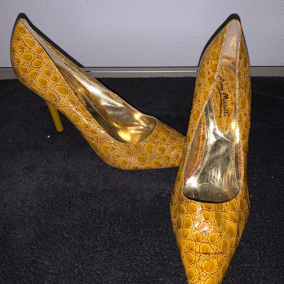 Shoes - Picture 4 of 8